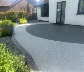 Finished resin bound driveway with clean edging in Little Eccleston